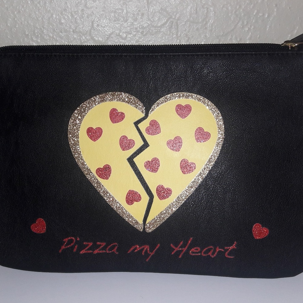NWOT Betsey Johnson Pizza My Heart Wristlet